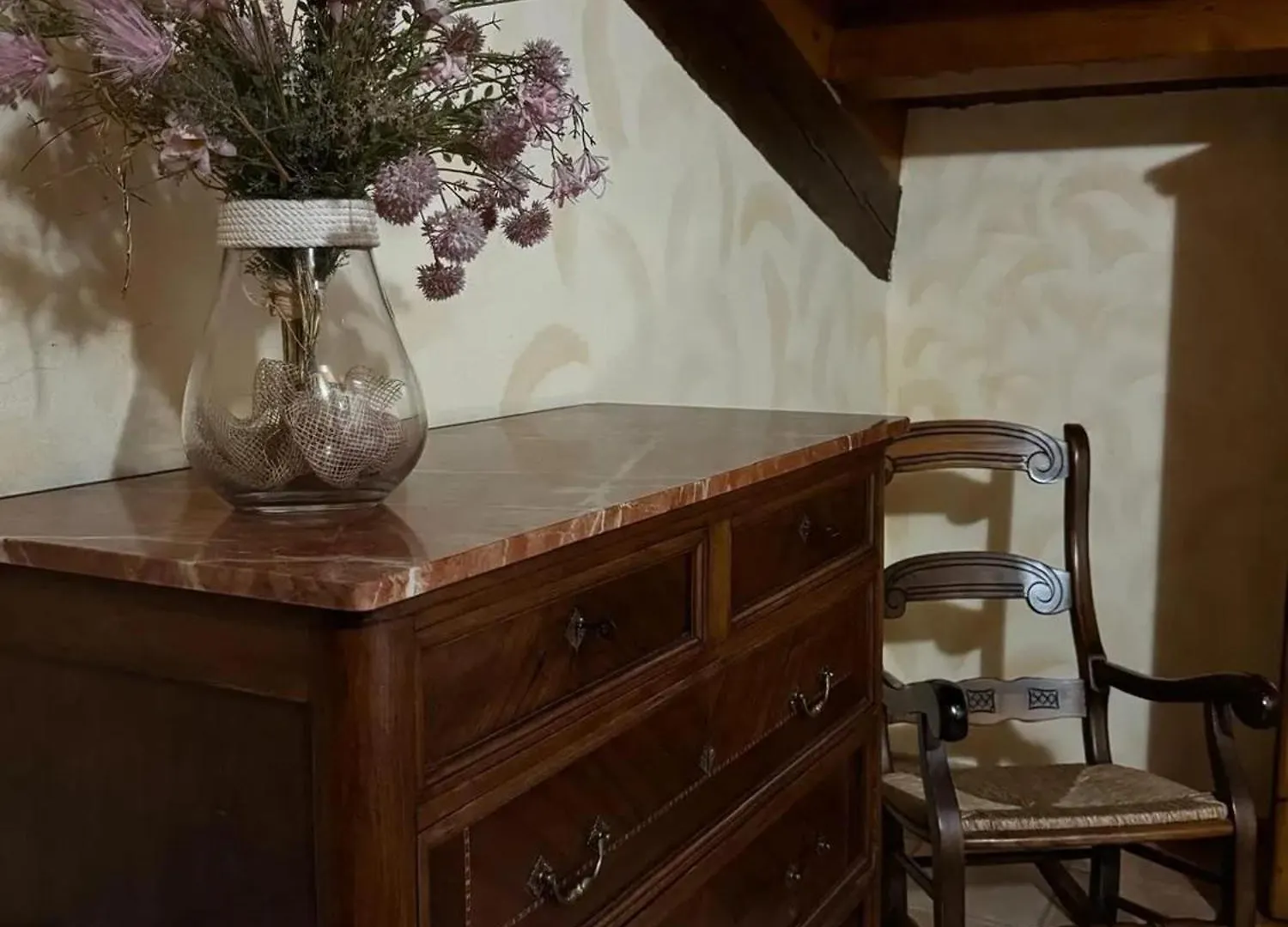 בית נופש הוילה Charming House In Ogassa, Perfect For 10 Guests ספרד